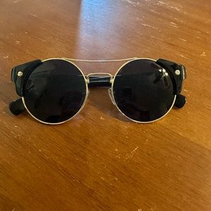 Black and gold round sunglasses